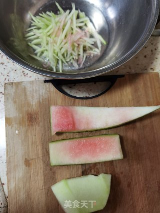 西瓜皮鸡蛋饼的做法步骤：1