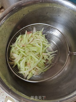西瓜皮鸡蛋饼的做法步骤：4