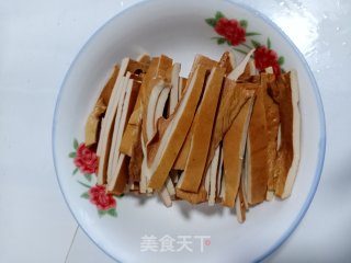 腊肉炒豆腐干的做法步骤：1