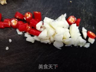 腊肉炒豆腐干的做法步骤：3