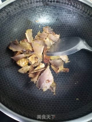 腊肉炒豆腐干的做法步骤：4