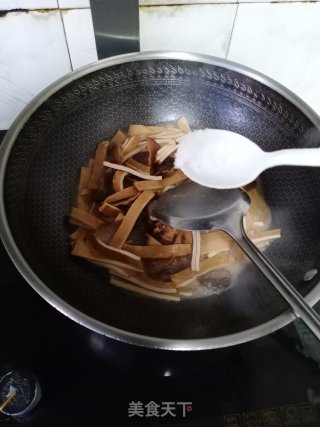 腊肉炒豆腐干的做法步骤：7