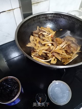 腊肉炒豆腐干的做法步骤：9
