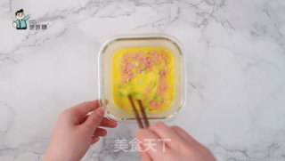简单好吃的快手早餐吐司肉松卷的做法步骤：2