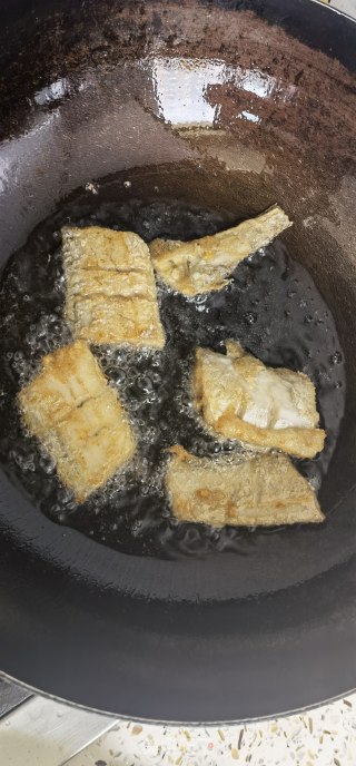 简单版炸带鱼的做法步骤：3