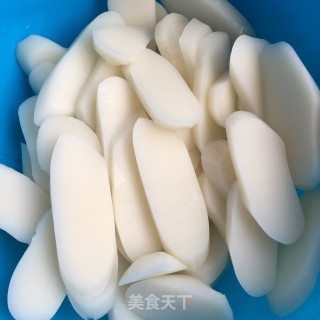 番茄鸡蛋炒年糕的做法步骤：1