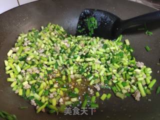 肉末炒蒜薹的做法步骤：4