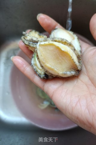 蒜香鲍鱼肉汤粉的做法步骤：8