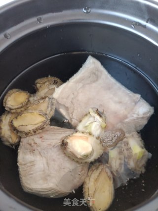 蒜香鲍鱼肉汤粉的做法步骤：9