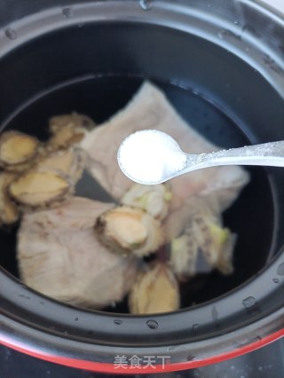 蒜香鲍鱼肉汤粉的做法步骤：10