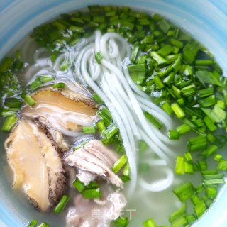 蒜香鲍鱼肉汤粉的做法步骤：19
