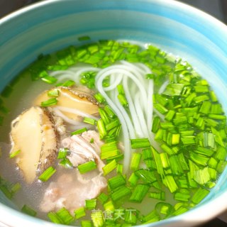 蒜香鲍鱼肉汤粉的做法步骤：20