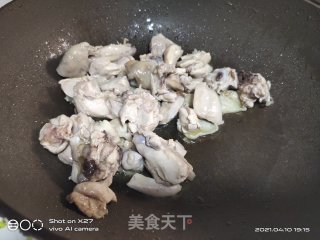 蒜香鸡肉的做法步骤：2