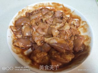 油炸酥鸡肉的做法步骤：2