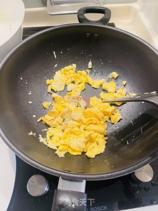 红菠菜炒鸡蛋的做法步骤：2