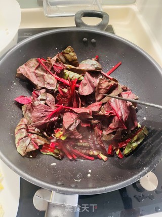 红菠菜炒鸡蛋的做法步骤：4