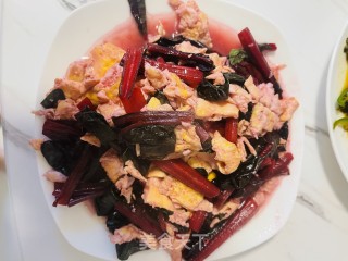 红菠菜炒鸡蛋的做法步骤：9