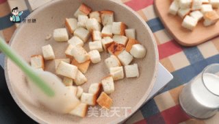 无需烤箱简单又快手的自制小零食焦香吐司脆的做法步骤：2
