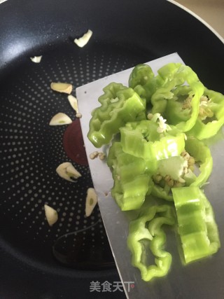 墨鱼炒韭菜的做法步骤：7