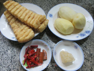兰花豆腐干烧土豆的做法步骤：1
