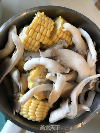 玉米炖排骨的做法步骤：2