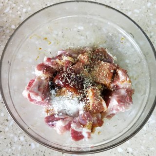 蒜子焗排骨的做法步骤：2