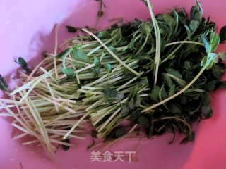 黑豆苗拌金针菇的做法步骤：1