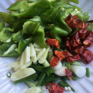 腊肉炒菜花的做法步骤：4
