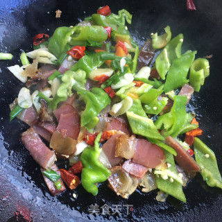 腊肉炒菜花的做法步骤：6