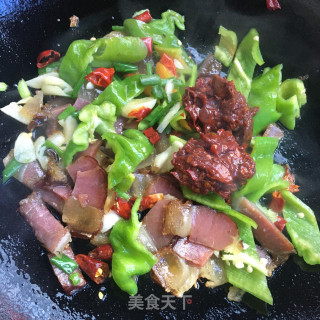 腊肉炒菜花的做法步骤：7