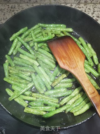 干煸豆角的做法步骤：4