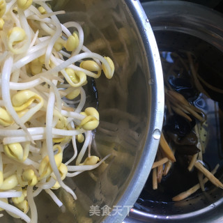 松茸时蔬饸饹的做法步骤：3