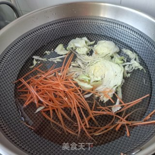 鲍鱼肉汤空心面的做法步骤：3
