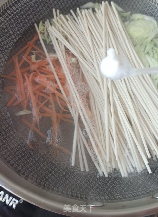 鲍鱼肉汤空心面的做法步骤：6