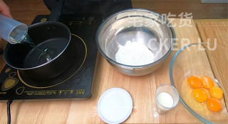 日式棉花瑞士卷，口感绵软细腻，春游试试做一个，让你味蕾绽放。的做法步骤：3