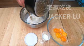 日式棉花瑞士卷，口感绵软细腻，春游试试做一个，让你味蕾绽放。的做法步骤：4