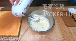 日式棉花瑞士卷，口感绵软细腻，春游试试做一个，让你味蕾绽放。的做法步骤：22