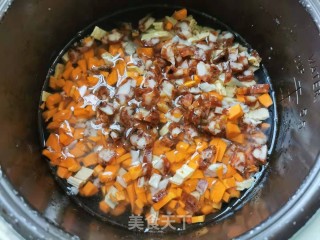 鱿鱼须腊肠饭的做法步骤：8