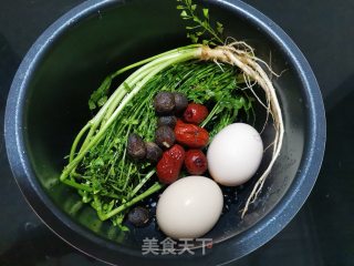 荠菜黑豆煮鸡蛋的做法步骤：3