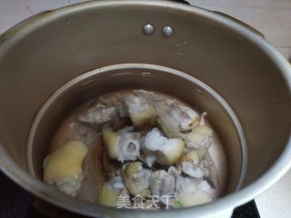 土钵原味猪蹄的做法步骤：2