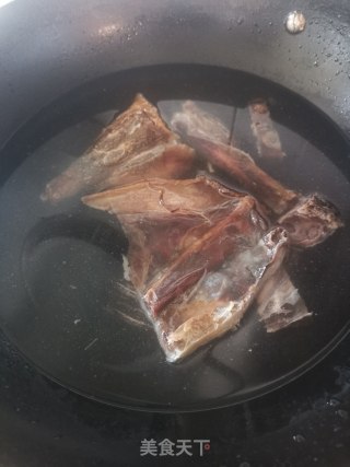 苦瓜炒风干鹅的做法步骤：4