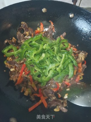 苦瓜炒风干鹅的做法步骤：11