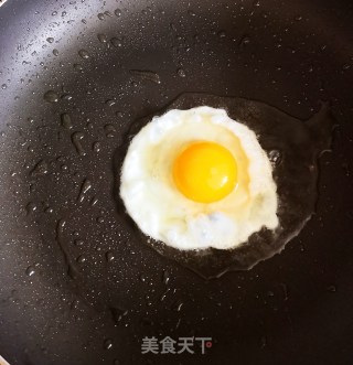 黄骨鱼西红柿荷包蛋汤的做法步骤：3