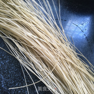 茄汁红薯粉的做法步骤：1
