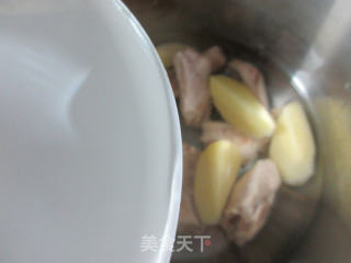番茄土豆仔排汤的做法步骤：3
