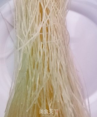 鸡肉拌粉的做法步骤：1