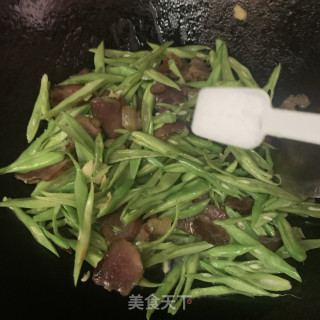 腊肉炒四季豆的做法步骤：7