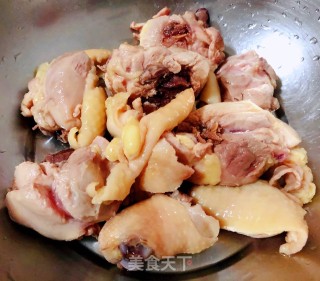 香菇鹌鹑蛋炖鸡腿的做法步骤：4