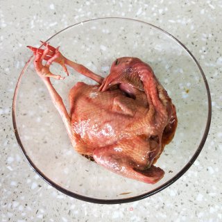 烤乳鸽的做法步骤：2