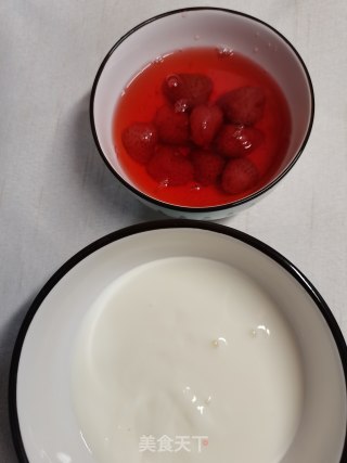 草莓酸奶的做法步骤：1